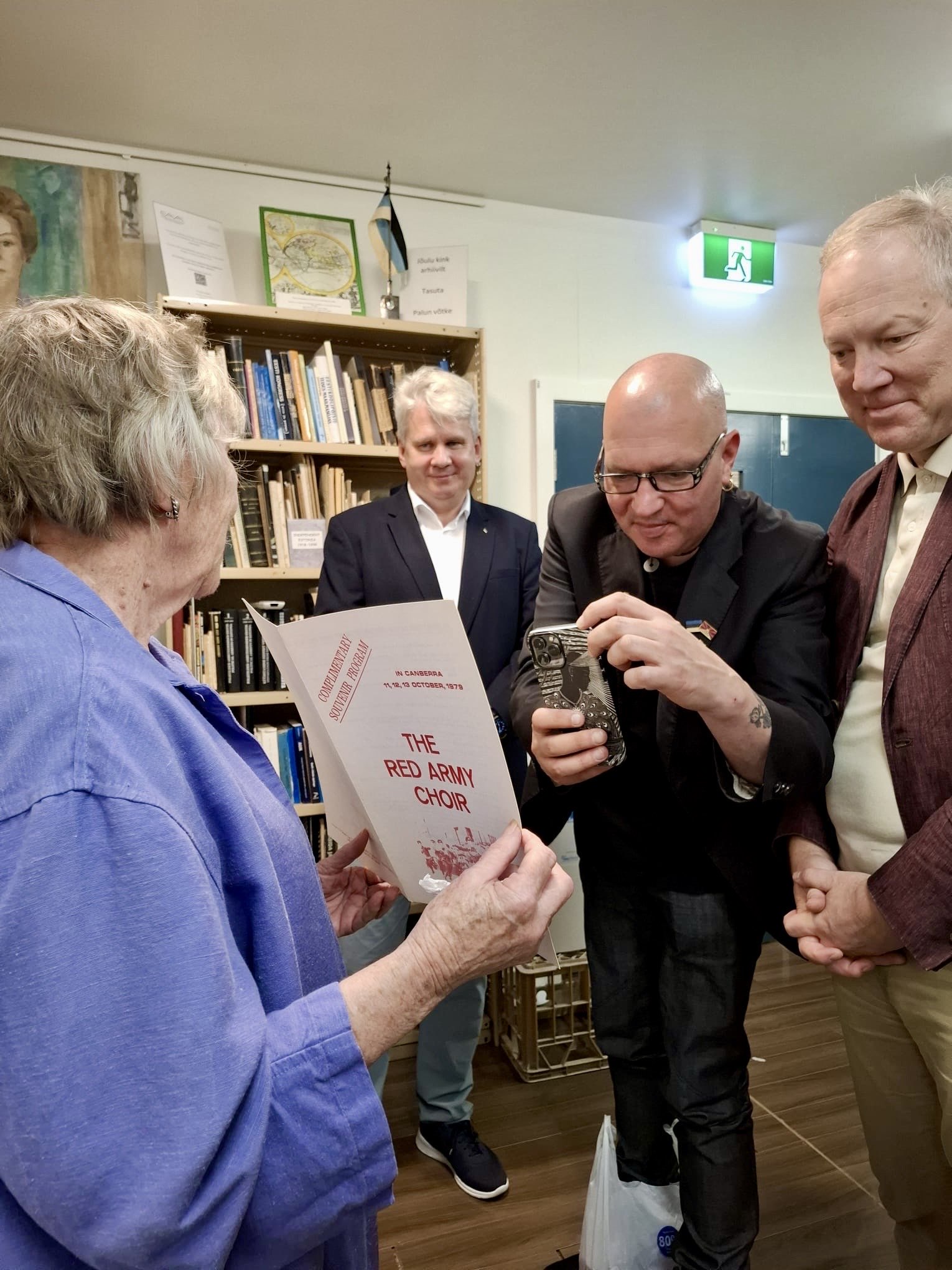 Juku-Kalle Raid views the Red Army Choir Program with Jaan Reinhold and Marko Mihkelson at the archive.